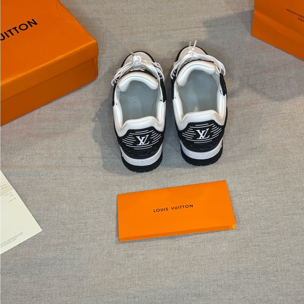 Louis Vuitton Monochrome Sneakers - Picture 4 of 10